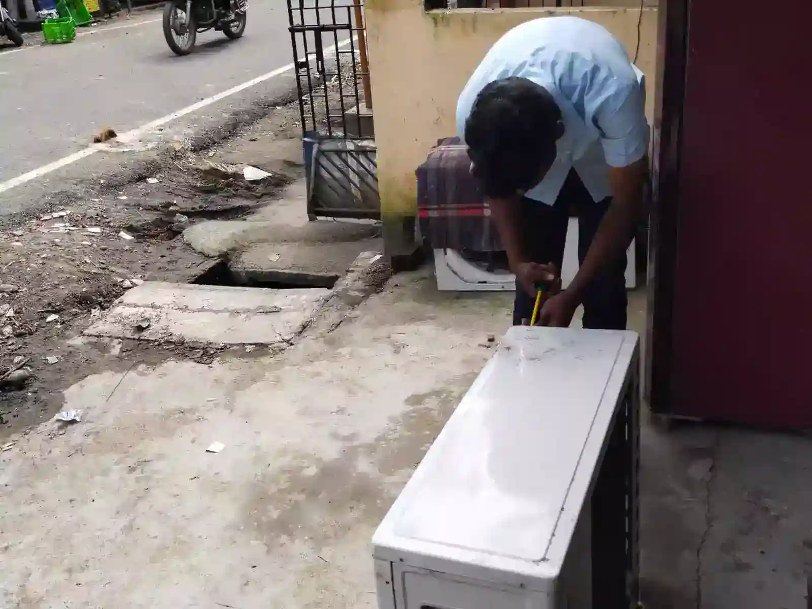 Best AC Repair Service In Chennai -MR Engineer